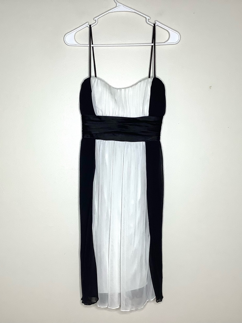 < Y2K City Triangles Black & White Chiffon Formal Cocktail Dress >